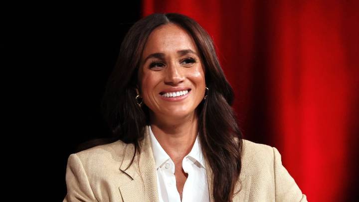 Meghan Markle DESLUMBRA con una falda larga en la fiesta de Kris Jenner