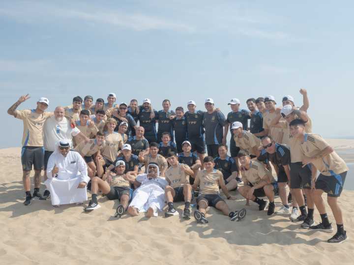 La Sub 17 de Placente y una aventura por el desierto: la increíble expedición que realizaron en Qatar a la espera del rival en 16avos de final