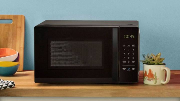 Hidden 'Secret Code' In Microwave Leaves Internet Stunned, Here's What It's For