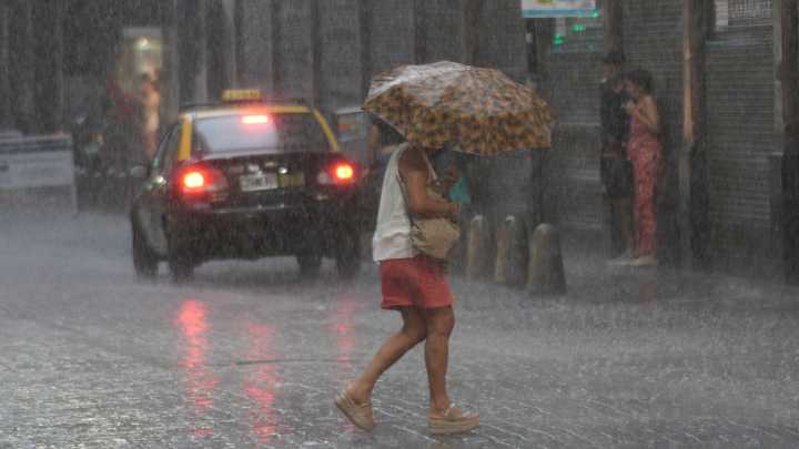 Renuevan el alerta amarillo en Rosario por tormentas fuertes y chaparrones