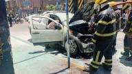 Susto en pleno centro: camioneta se incendió en San Juan al 600
