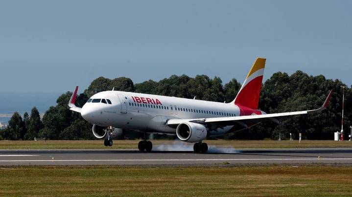 Iberia cancela sus vuelos comerciales a Venezuela tras el aviso de EE.UU. por «una actividad militar en aumento»