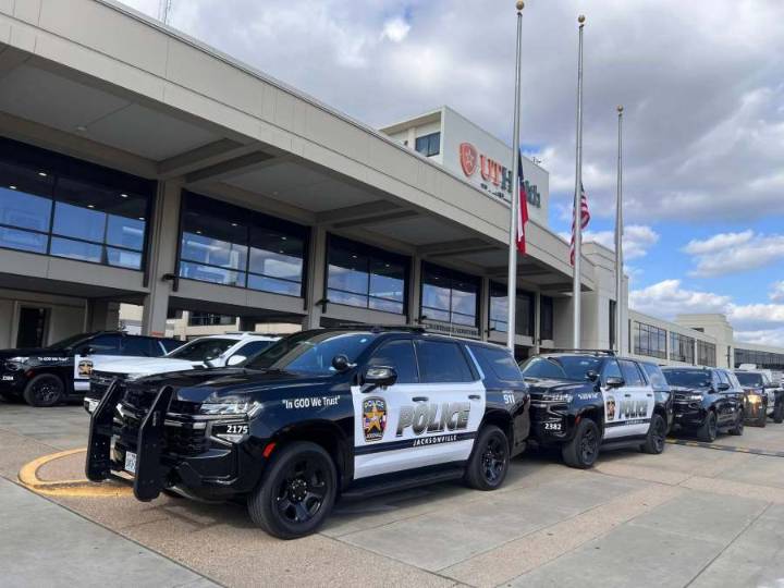 Community gathers to support Jacksonville PD officer to be released from hospital