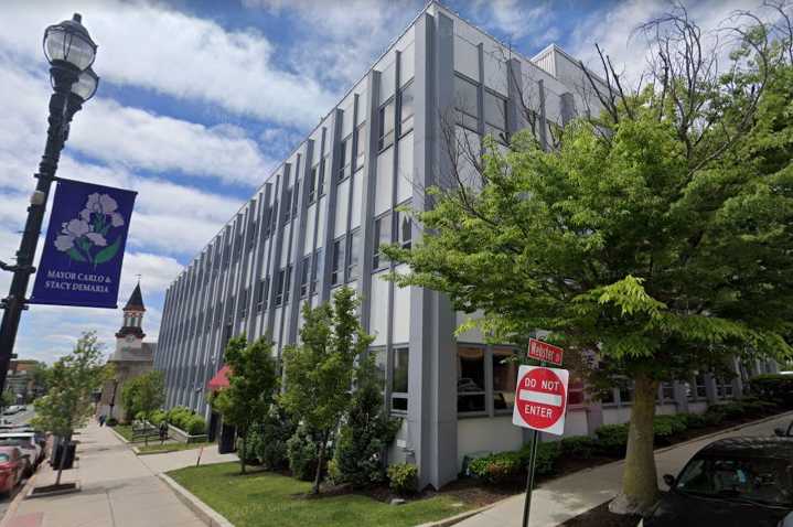 City councilor unseats Everett mayor of 18 years in major upset