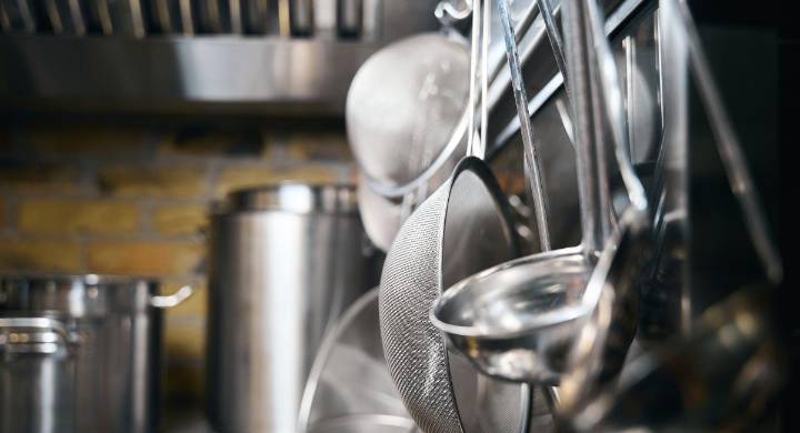 Utensilios con plomo en Estados Unidos: la FDA advierte el impacto a miles de colombianos