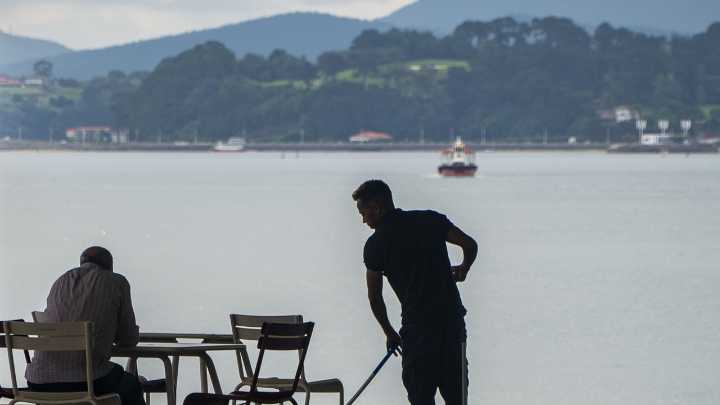 Tu empresa no puede decidir unilateralmente que trabajarás fines de semana si antes no lo hacías (incluso aunque tu contrato lo contemple)