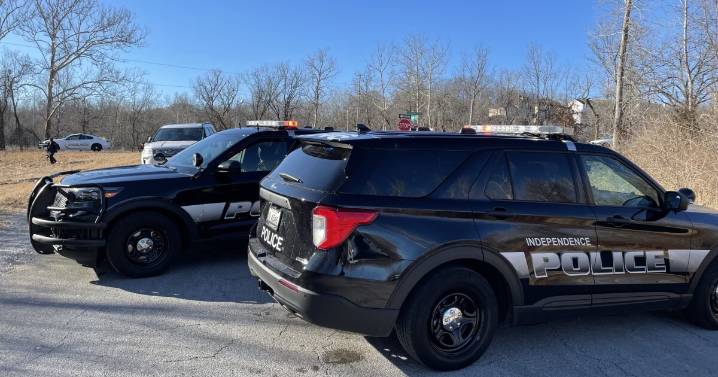 2 in critical condition after crash at U.S. 40, Sterling in Independence