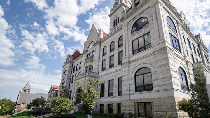 Missouri defends redistricting in court