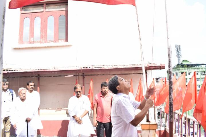 CPI(M) observes ‘Mahan November Biplab Diwas’ with solemn tribute at state headquarters