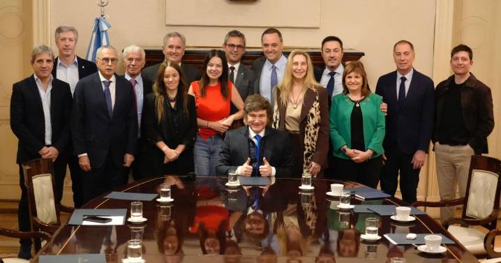 Javier Milei se reúne con el gabinete por el Presupuesto 2026 y recibe al canciller de Israel