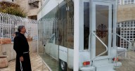 ¡Papamóvil transformado! Vehículo del Papa Francisco, ahora es clínica para niños en Gaza