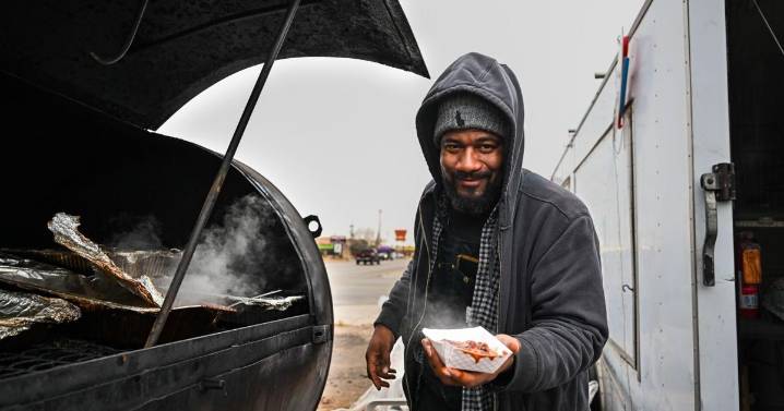 Local restaurant owners step up to feed SNAP recipients while benefits are delayed