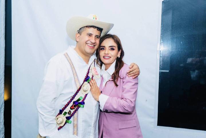 Grecia Quiroz, viuda de Carlos Manzo, será alcaldesa sustituta de Uruapan; se reunió con CSP