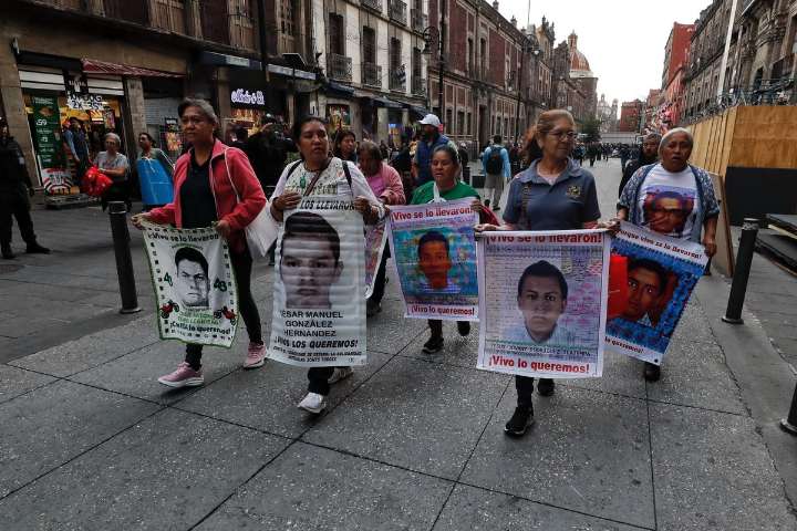 Sheinbaum abre vía para retorno del GIEI al caso Ayotzinapa