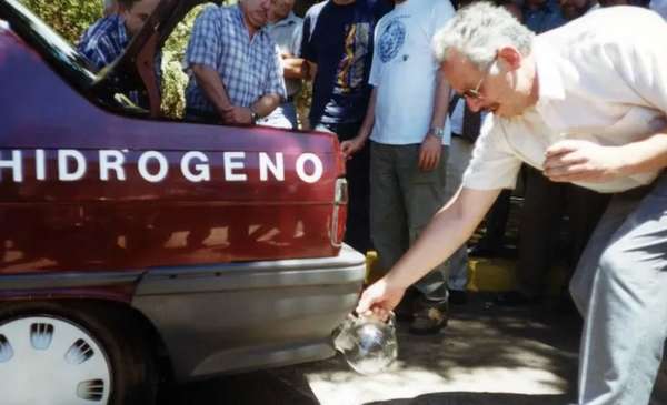 El científico argentino que soñó con usar agua para impulsar vehículos