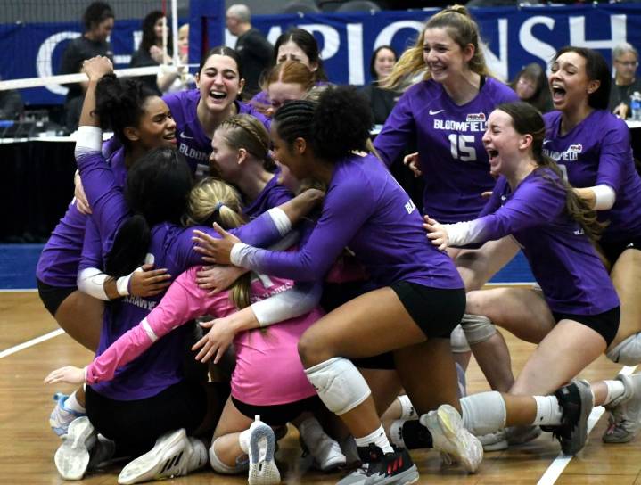 Bloomfield Hills outlasts top-ranked Rockford in five