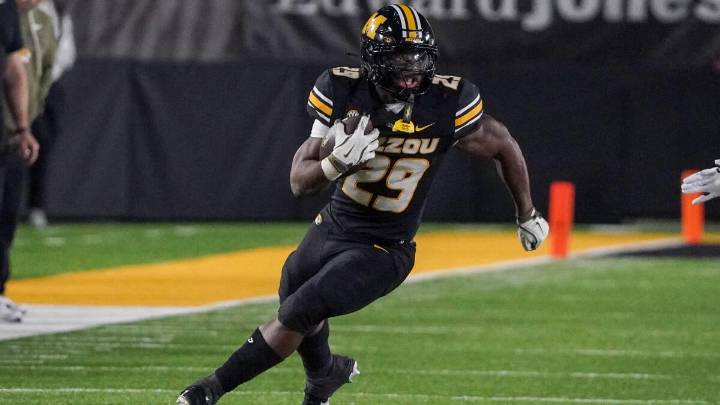 Week 13 college football odds, predictions: Picks, bets from expert on 33