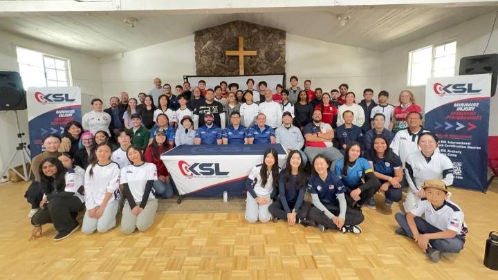 Tira Luis Álvarez en campamento