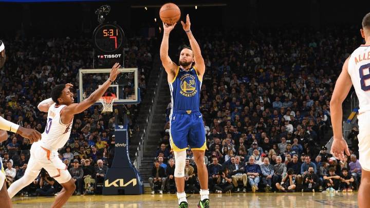 Watch Steph Curry pass Vince Carter on the all-time scoring list – NBC Bay Area