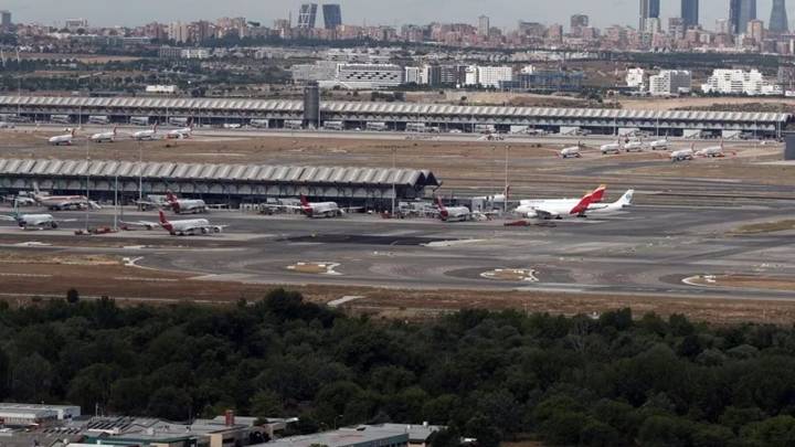 Aeropuerto de Barajas, en Madrid, suspende vuelos hacia Venezuela