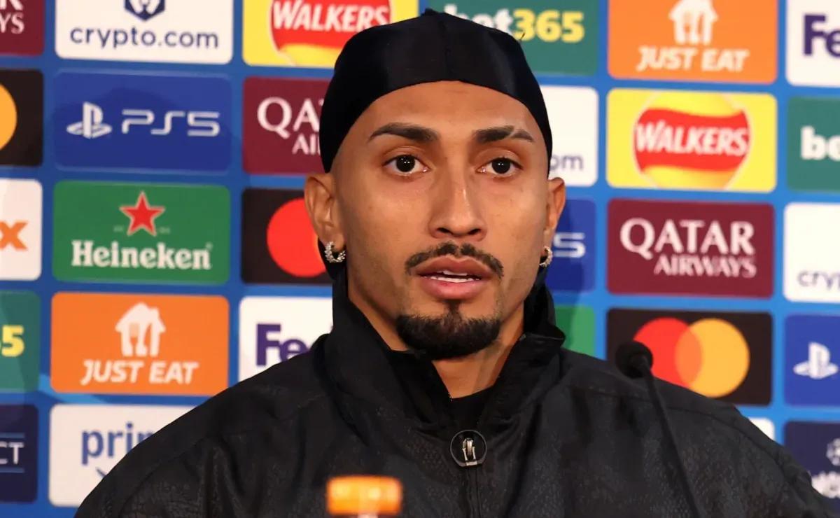 Why is Raphinha not starting today for Barcelona vs Chelsea on Matchday 5 of 2025