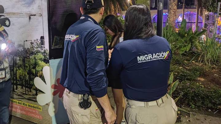 Migración refuerza controles en zonas turísticas de Medellín ante llegada masiva de extranjeros