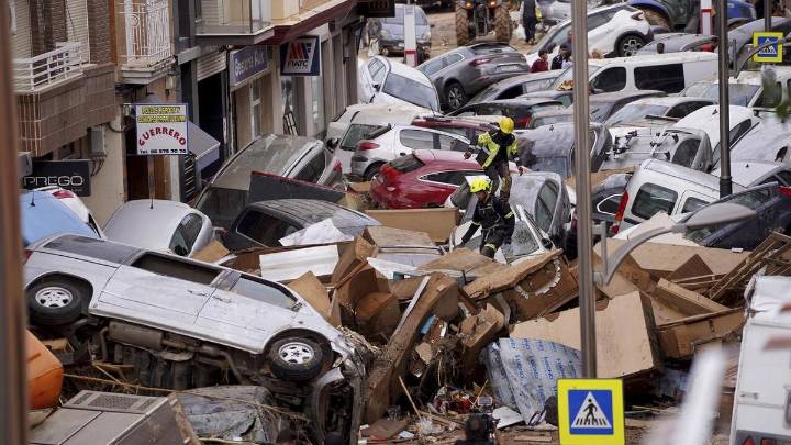 Spanish regional leader quits over deadly floods