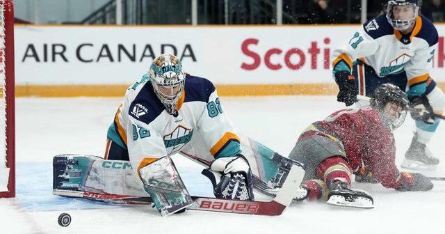 Osborne, Sirens blank Charge 4-0 in PWHL season opener