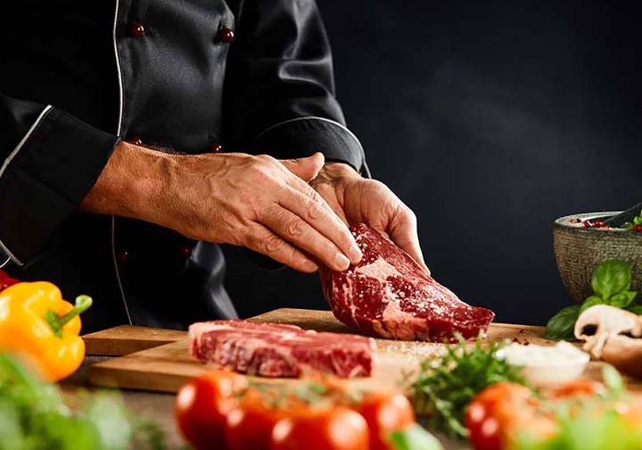 Los 5 errores más comunes al manipular alimentos crudos