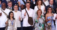 El significado detrás del bolso colombiano que lleva Pedro Sánchez