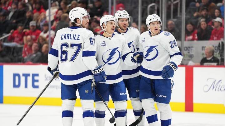 Lightning beat Red Wings in Detroit for season