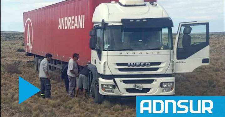18:55 Un camionero despistó en la Ruta 3 por la deformación de la calzada y debió ser asistido