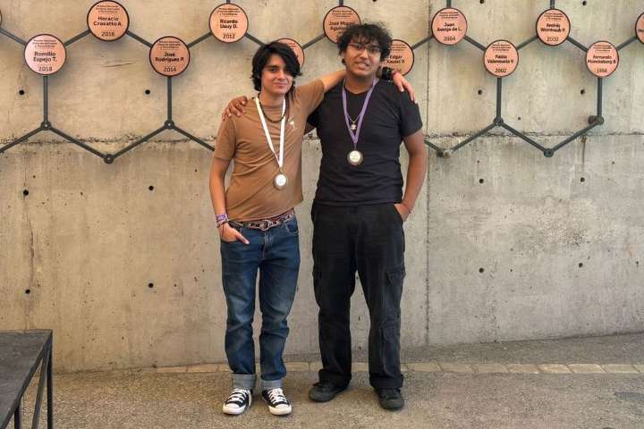 Jóvenes Científicos de Arica superan desafío nacional y traen medalla de bronce en física