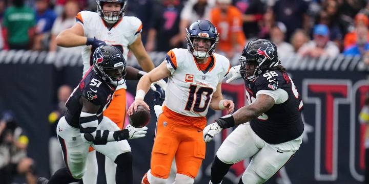 Broncos rally to beat Texans 18