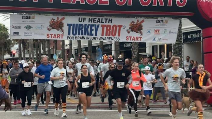 Thousands kick off Thanksgiving Day with traditional turkey trot in Atlantic Beach