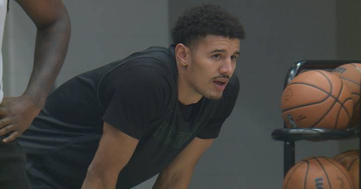 Former Badgers star Davis looks to revive NBA career with Wisconsin Herd