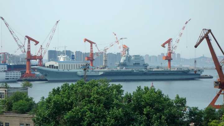 China prepara su nueva arma definitiva: un peculiar portaaviones de drones