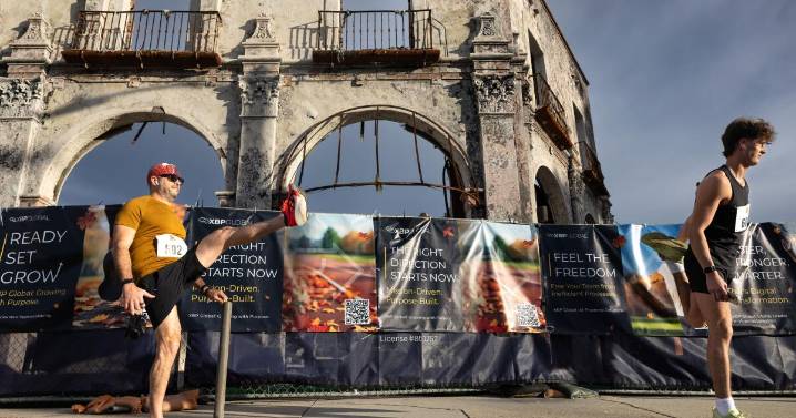 Pacific Palisades celebrates being together again at first turkey trot since devastating fire