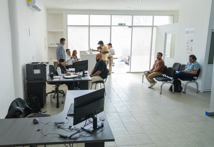 Diego Castañón constata apertura de la oficina del SAT en Tulum