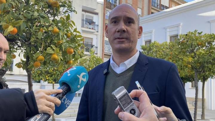 El PP denuncia a Pedro Sánchez ante la Junta Electoral por "pedir el voto" en precampaña
