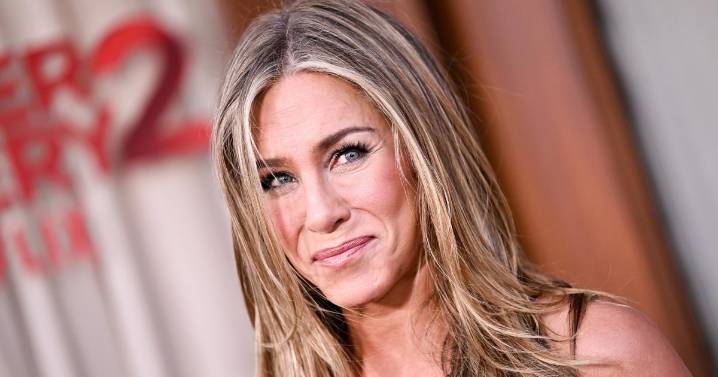 Jennifer Aniston Makes Romance with Jim Curtis Instagram Official