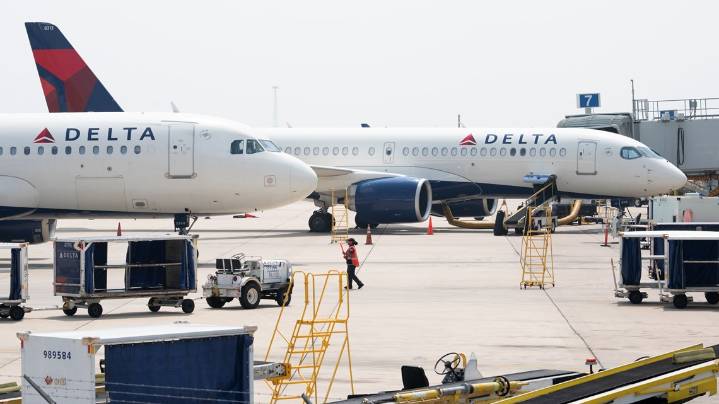 Austin airport, travelers prepare for effects of FAA flight cuts amid growing government shutdown strain