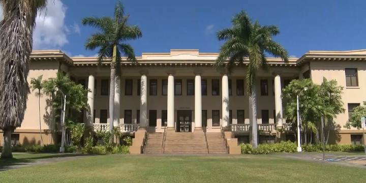Federal shutdown prompts University of Hawaii to ease registration rules