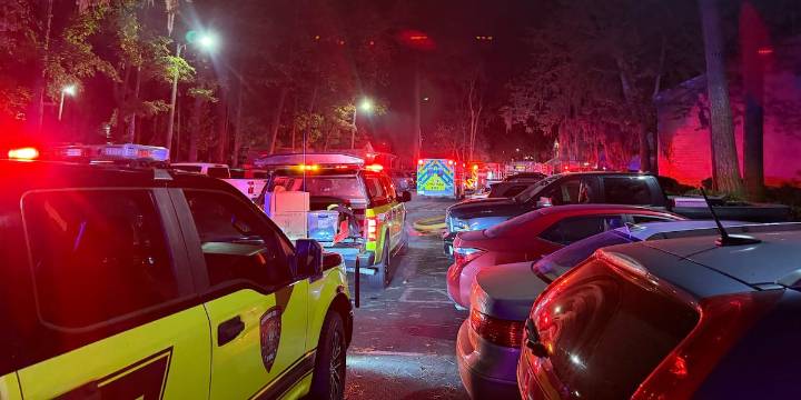 CCPD and Chatham Co. Fire respond to fire at the Commons on Wilmington Island