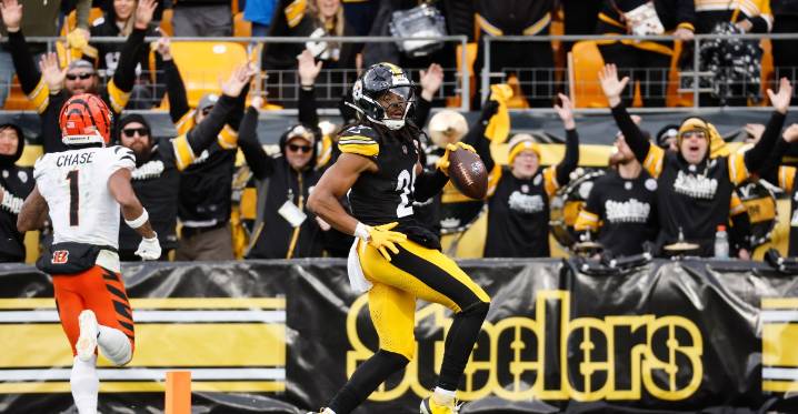 Steelers thwart Bengals despite injury to Aaron Rodgers