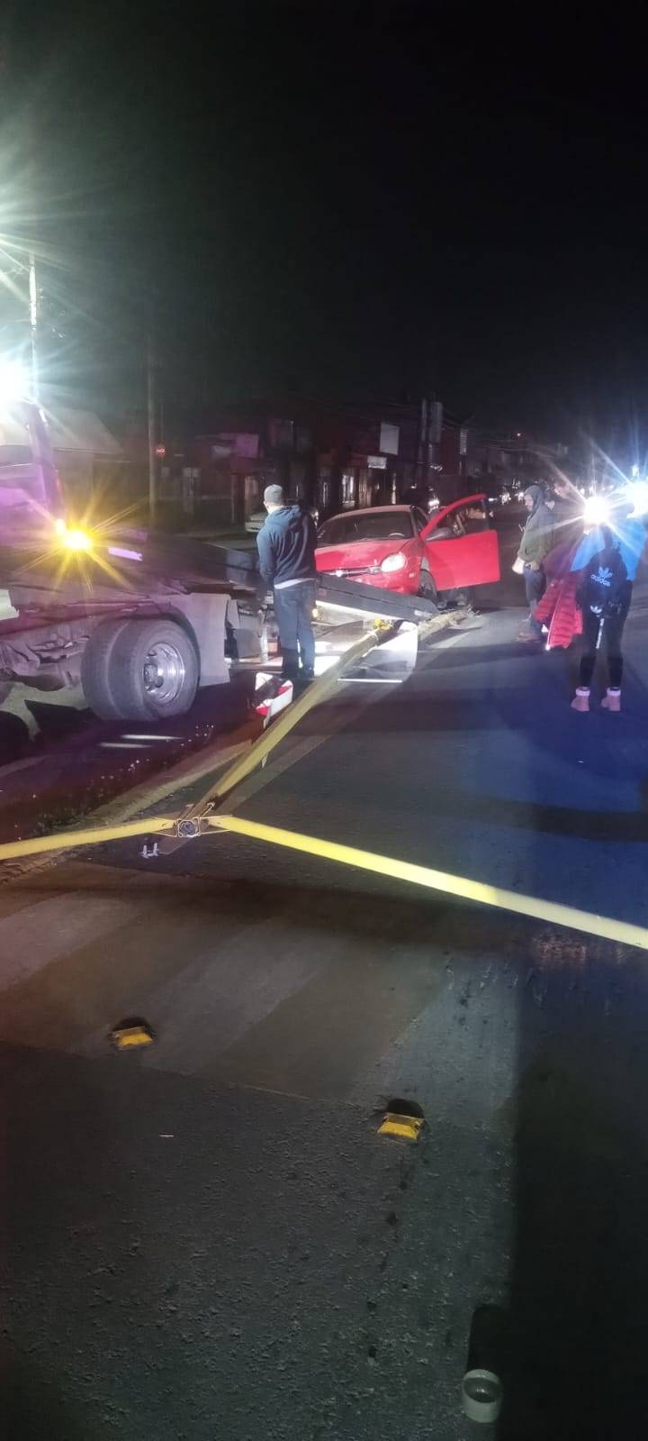 Joven automovilista se estrella contra un poste de luz en la Constitución por manejar ebria