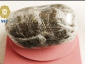 Mujer va de visita a reclusorio en CDMX, con 'cápsula' de mota entre sus piernas