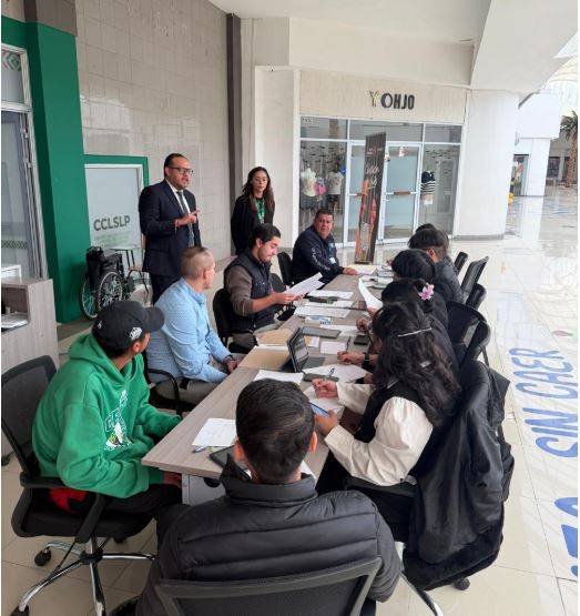 Estudiantes de Derecho brindan orientación laboral