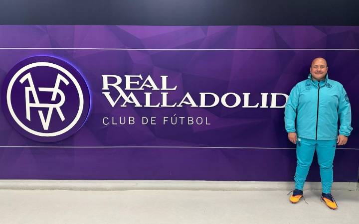 Exgobernador de Jalisco debutará como auxiliar técnico del Real Valladolid español