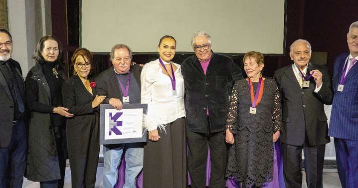 Honran con Medalla Summa Cum Laude a mexicanos ilustres